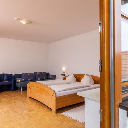 Tonis Tenne Eschbach  Zimmer foto