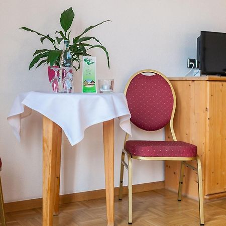 Tonis Tenne Eschbach  Zimmer foto