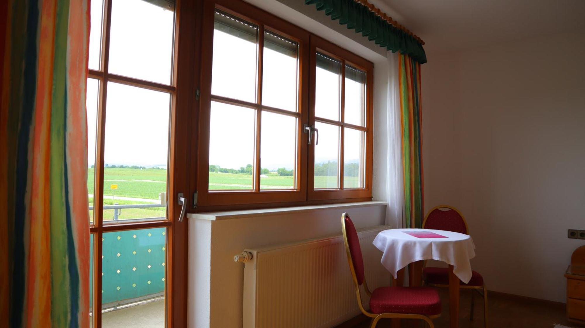 Tonis Tenne Eschbach  Zimmer foto