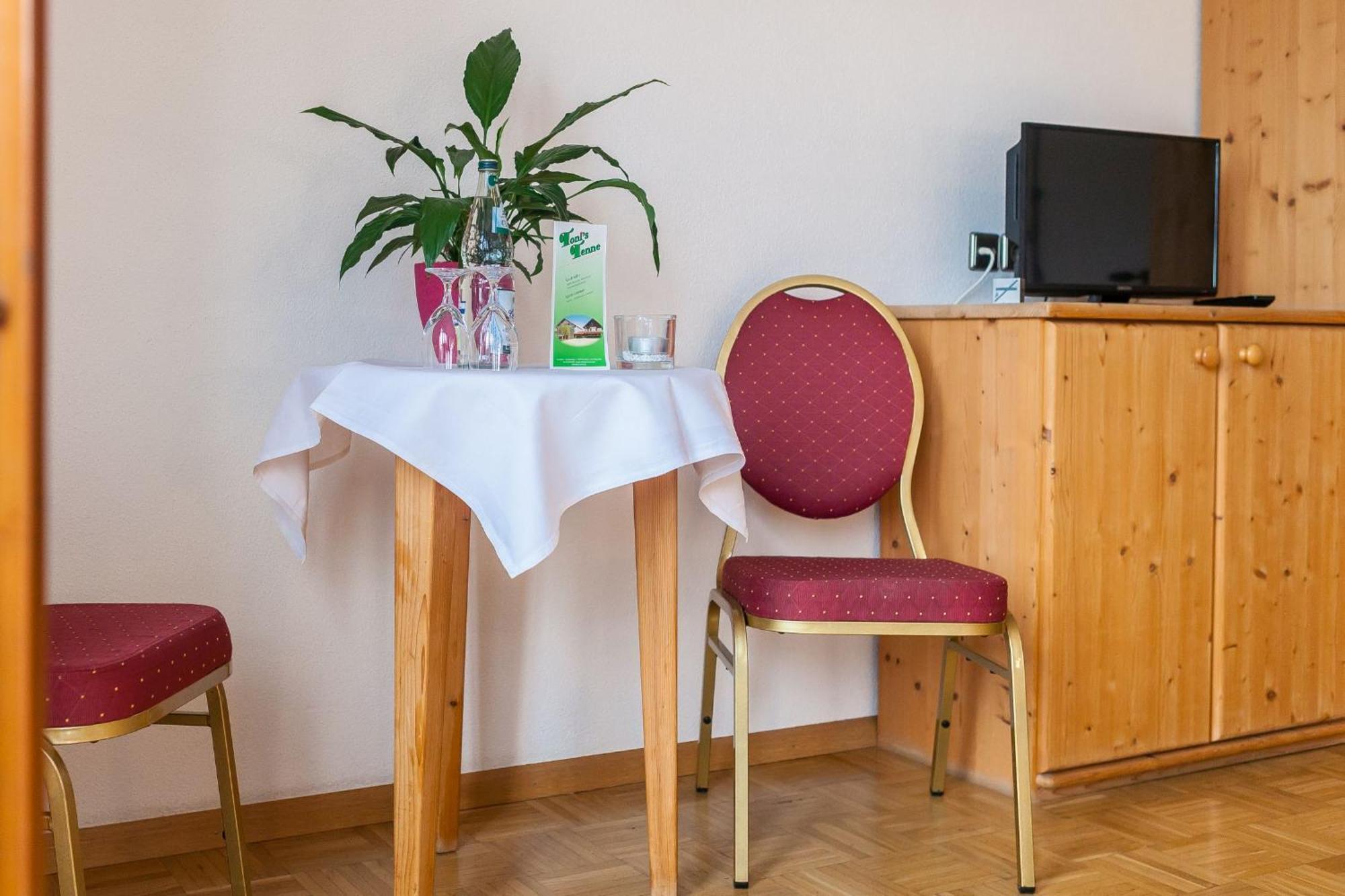 Tonis Tenne Eschbach  Zimmer foto