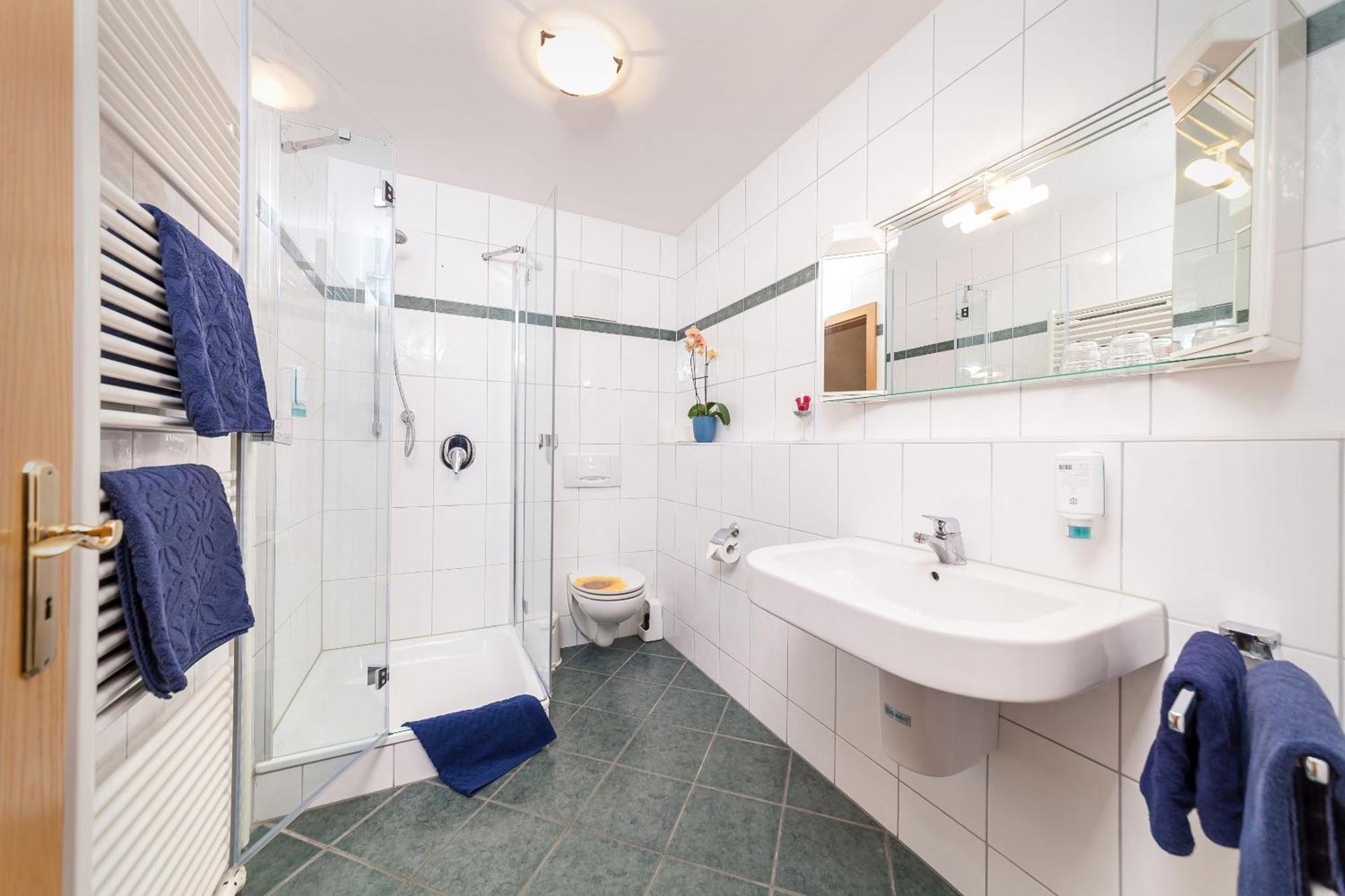 Tonis Tenne Eschbach  Zimmer foto